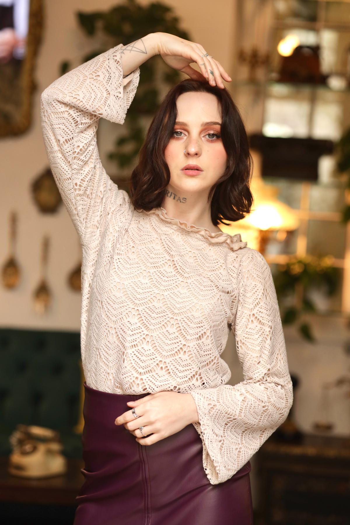 sweater-white-nude-1